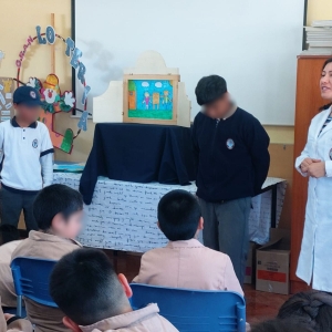 Estudiantes de 7° Básico realizan cuenta cuentos de Kamashibai